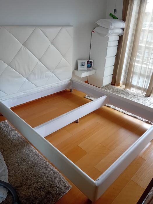 Cama de Casal com cabeceira e estrado