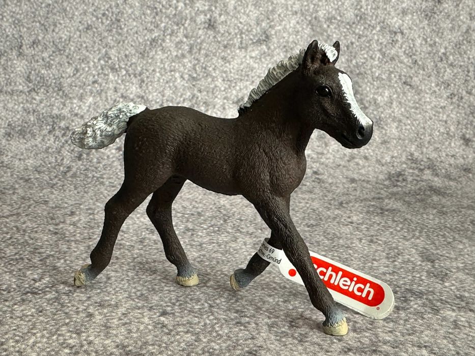 Schleich - zestaw 2 konie + 2 źrebaki 17123, 17124, 17077, 17127 nowe