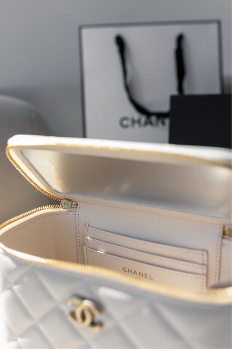 Сумка Chanel Vanity Case бежева