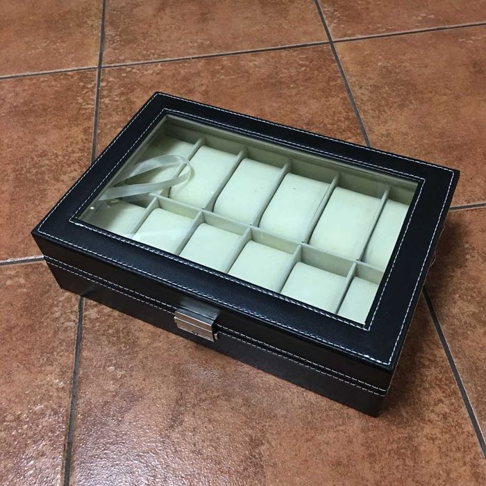 Zegarkowe pudełko na 12 zegarków używane