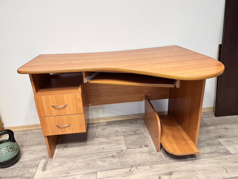 Терміново! Компютерний письмовий стіл/офісний учбовий /стол письменный