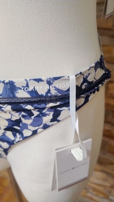 Nowy dwuczęściowy strój kąpielowy S. Tommy Hilfiger