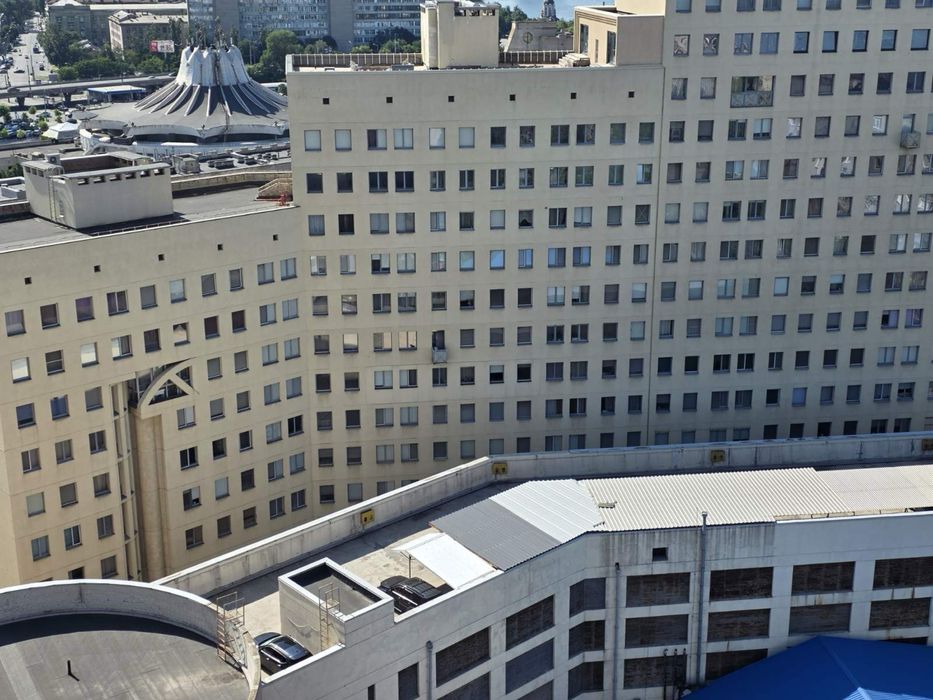 Сдам двойной паркинг Крутогорный спуск 30 / Дом Крейнина / Дуэт