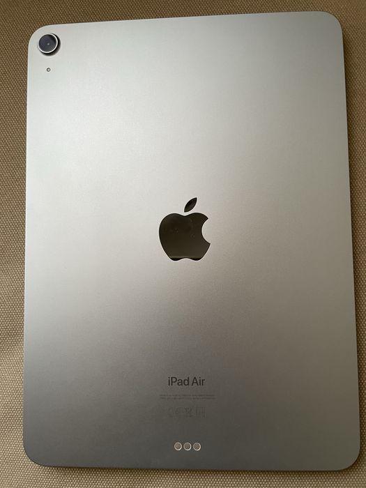 Apple iPad Air de 11 polegadas (M2) . Como novo apenas 6 carregamentos