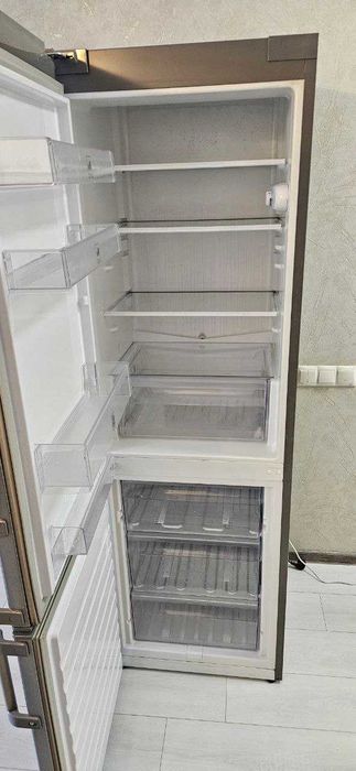 Холодильник Whirlpool WBE3414 TS