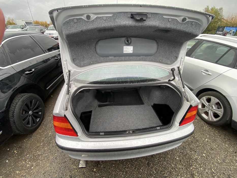 Продам BMW 316i (E46)