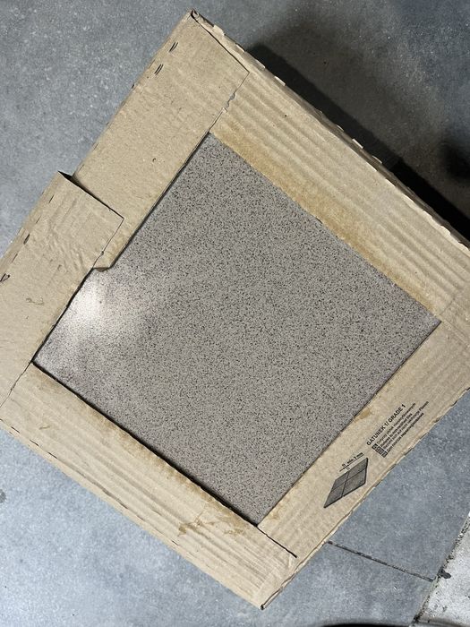GRES TECHNICZNY 30x30 ok.38m2 szary