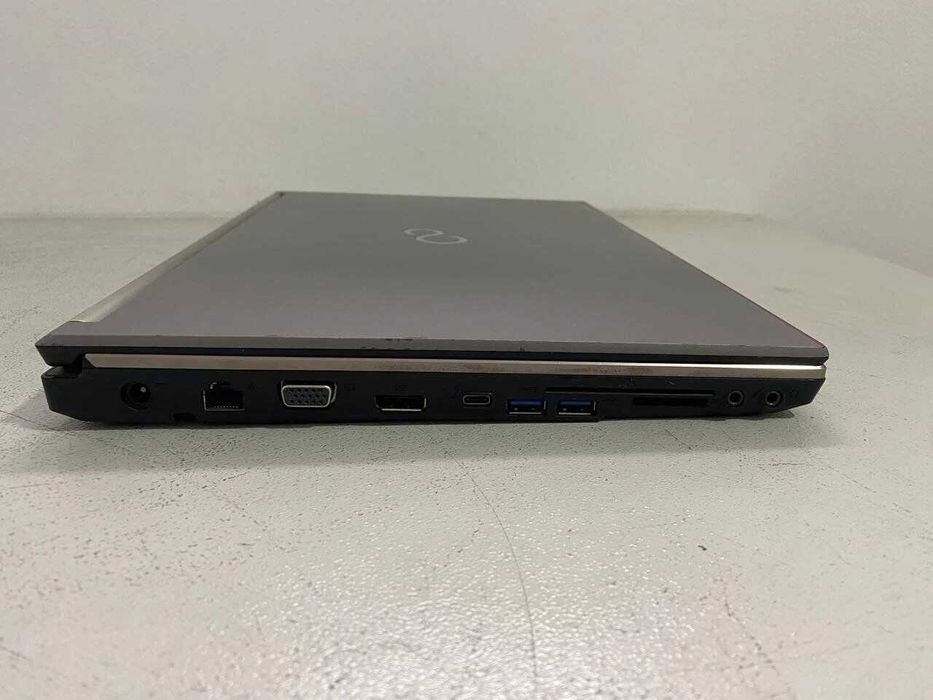 Мобільна робоча станція Fujitsu Celsius H760 / 15.6" (1920x1080) IPS /Core i7-6920HQ / 32 GB DDR4 / 256 GB SSD / Quadro M2000M, 4 GB / WebCam