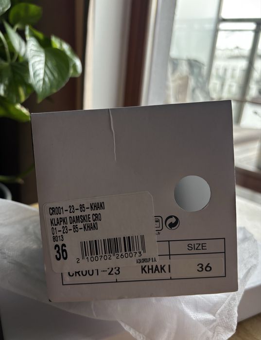 Klapki z ozdobnymi klamrami 36/24,5cm
