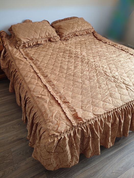 Набір для кроваті, покривало+наволочки+подушки