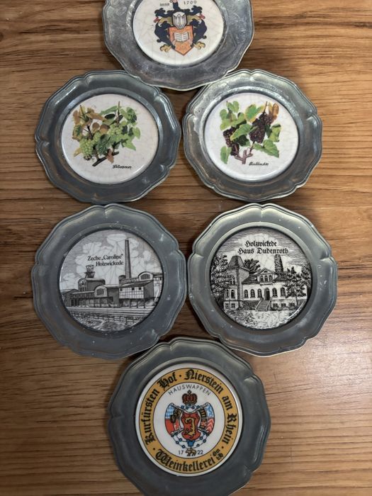 Zawieszki cynowo- ceramiczne.