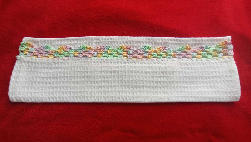 Pano de cozinha com barrado crochê