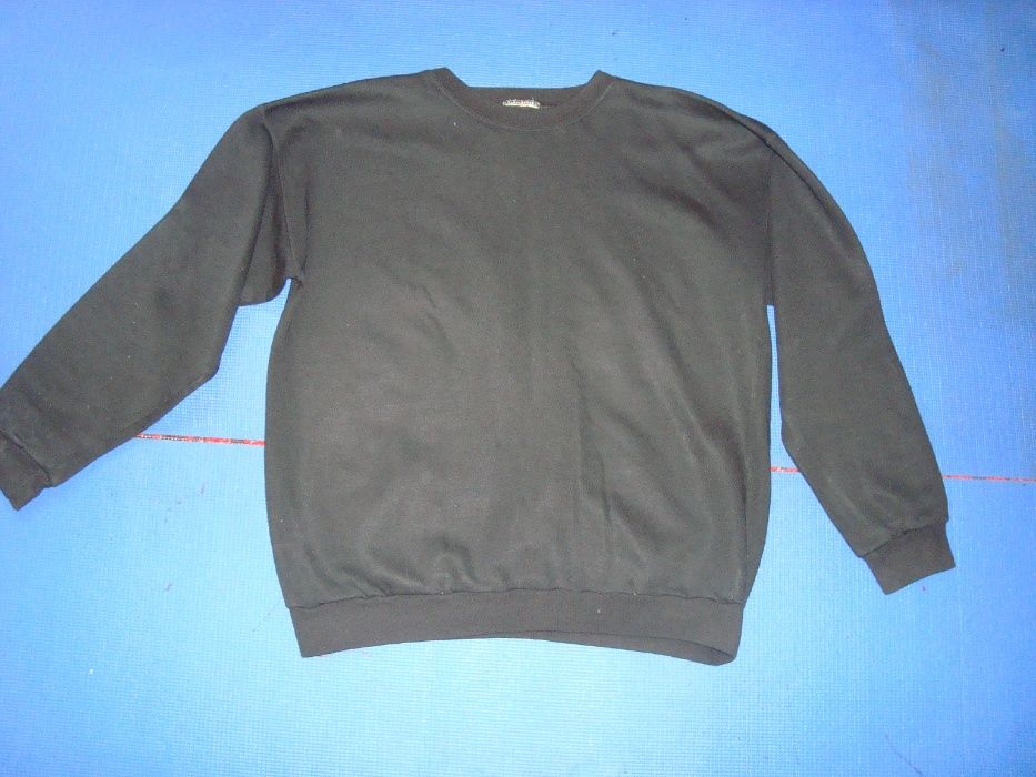 Свитер мужской черный теплый спортивный.