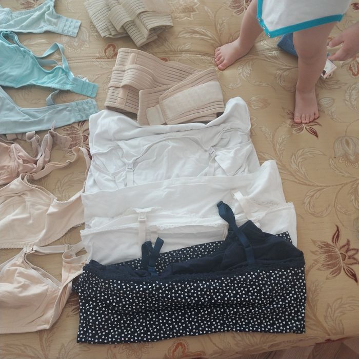 Бюсти та майки для вагітних і годуючих