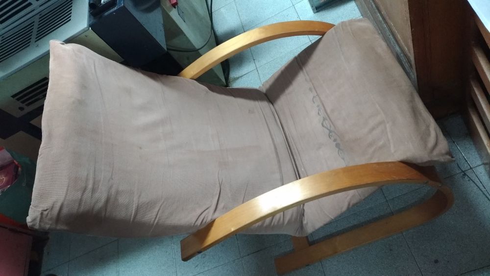 Cadeira de baloiço em Madeira , Ótima para Relaxar com Têxtil Creme