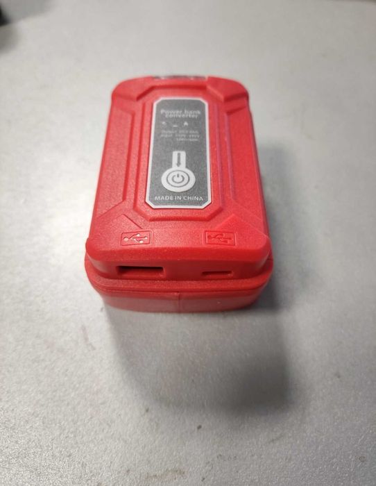 USB адаптер для батареии Bosch,Milwaukee   +ліхтар