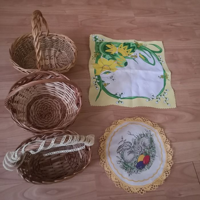 Za trzy  koszyczki  wiklinowe