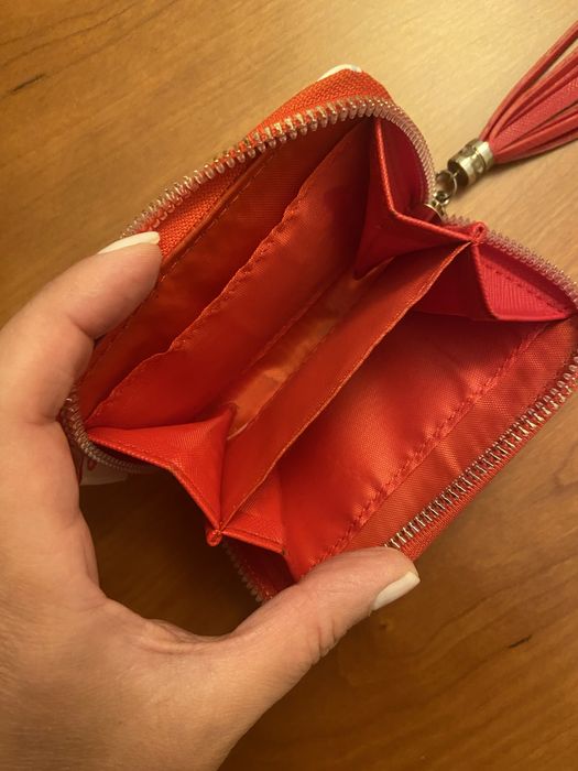 Porta moedas Nici. Da tambem para guardar cartoes