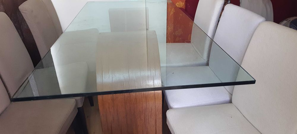 Mesa de 2 cm,em vidro sem as cadeiras