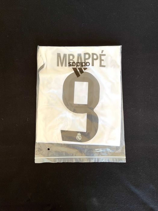 Camisola Real Madrid 2025/2026 - Mbappé (Nova/Tamanho M)