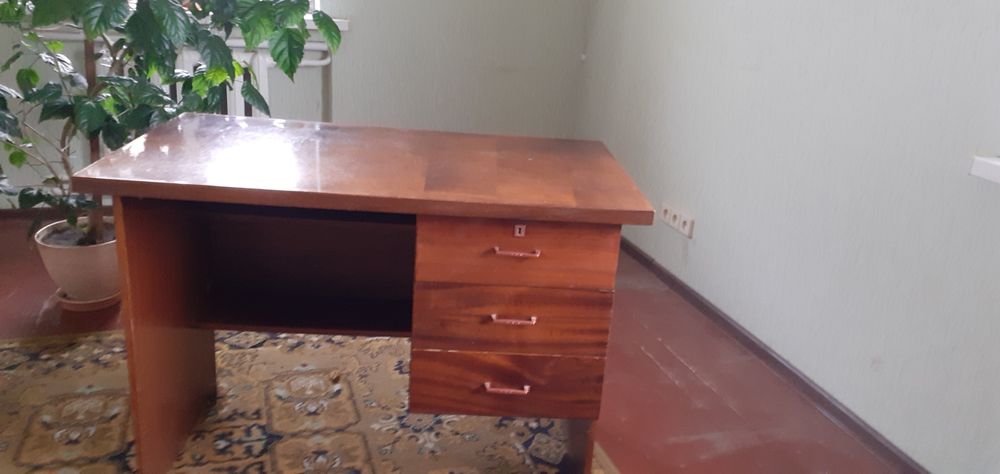Продам письменный стол