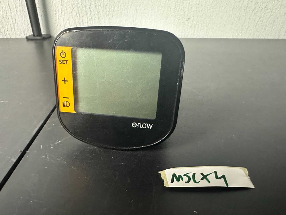 Wyświetlacz E flow z uchwytem i złączem