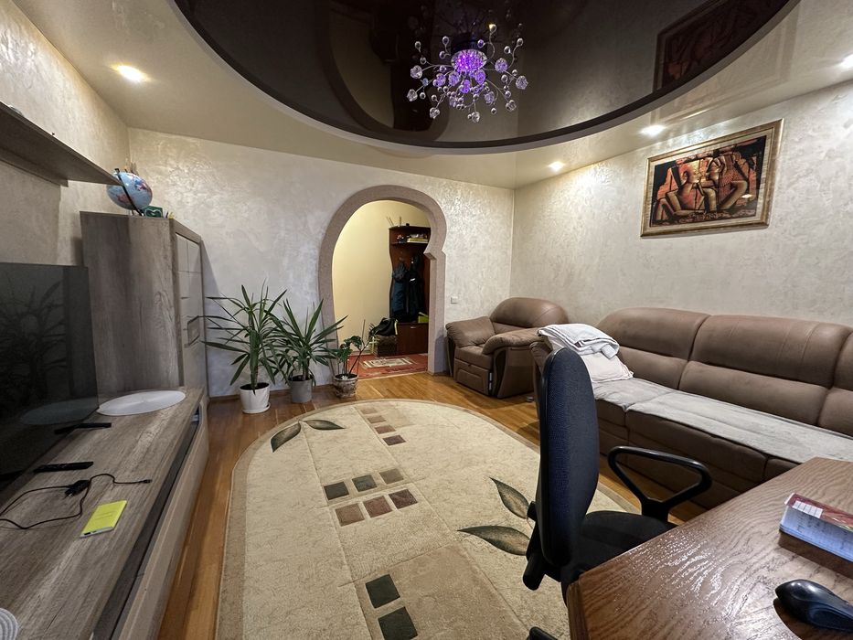 Продаж 3 кімнатноі квартири в цегляному будинку покращене планування