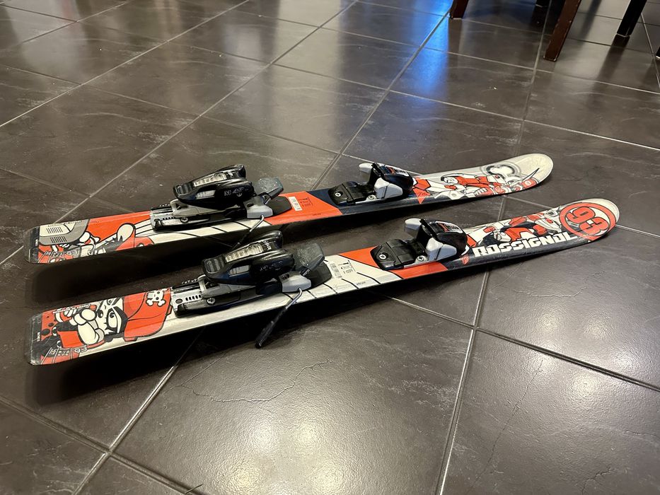 Komplet Narty Rossignol 93 cm, buty tecnica 18,5 cm, kijki 78 cm
