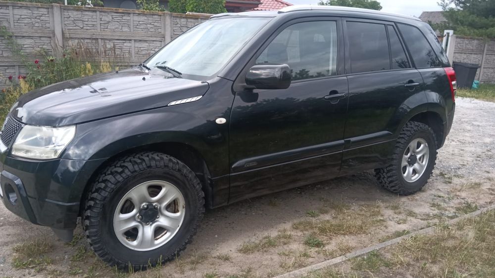 Suzuki Grand Vitara 2,0 Benz 4X4 Klima Hak Lift 2 cale Koła MT