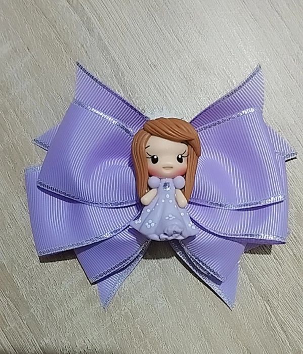 Laços para cabelos.