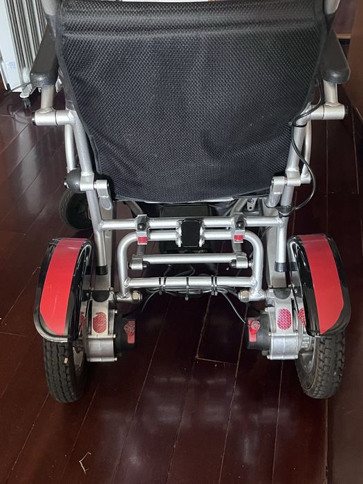 Cadeira de rodas elétrica e manual Teyder SPA – Dobrável, autónoma e robusta