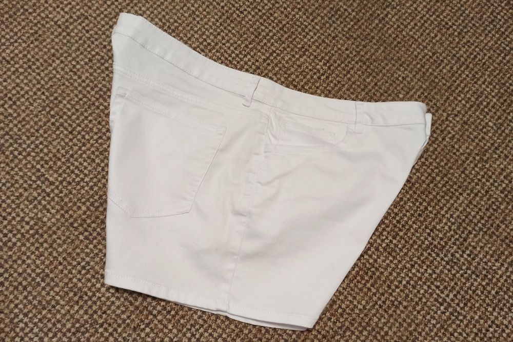 Шорты белые f&f. размер l xl. коттон