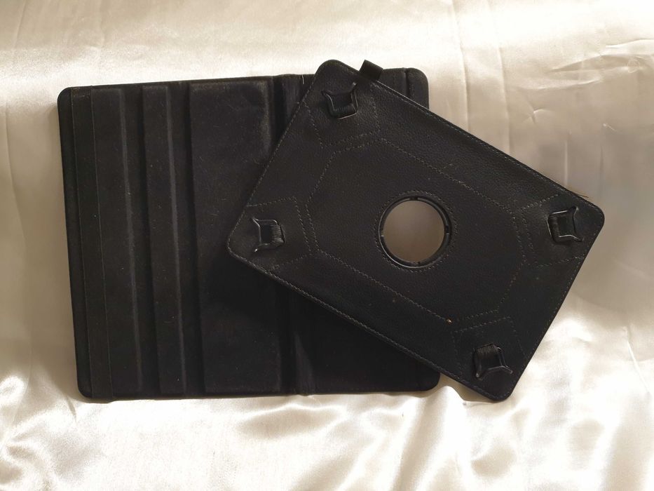 Capa preta articulada universal para Tablets de 11" a 12" de diagonal