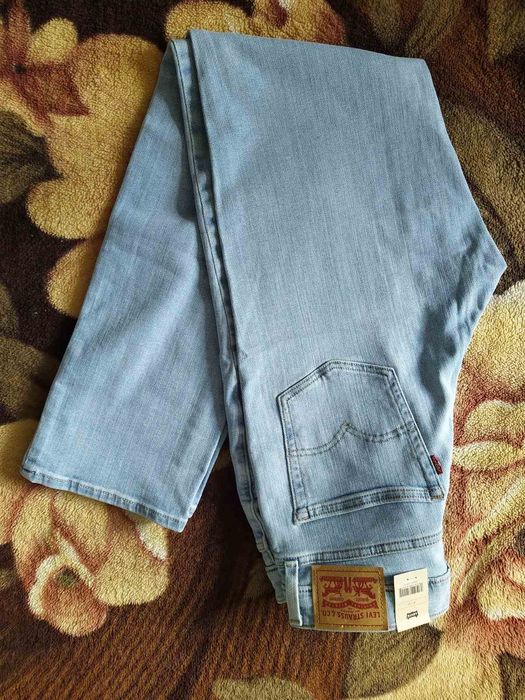 Джинсы женские Levi's  724 HICH-RISE SLIim ..straichht  31*30