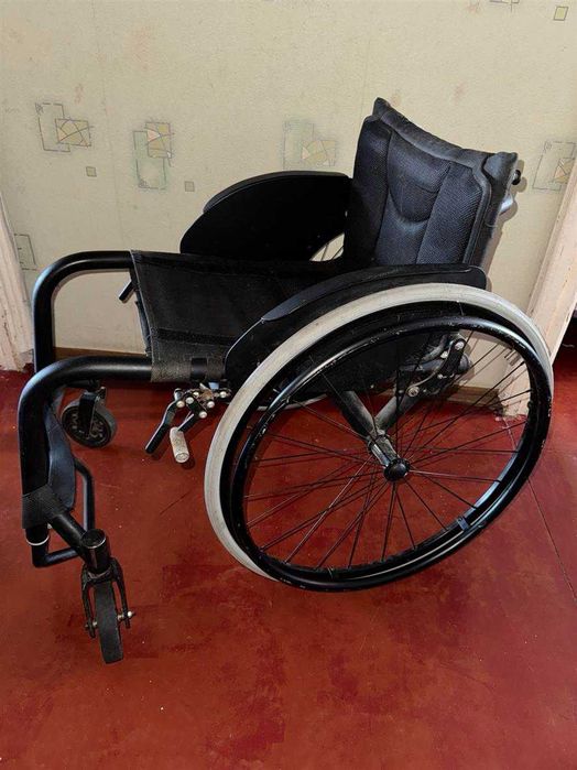 Активная инвалидная коляска титановая рама