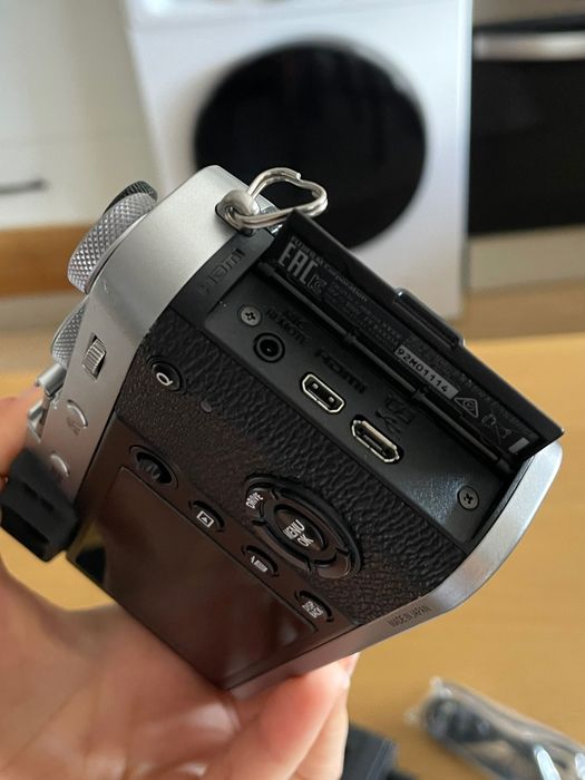 Máquina fotográfica Fujifilm X100F compacta c/ lente objetiva 23mm