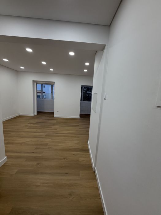 T2 totalmente remodelado em Águas Livres – 295.000 €