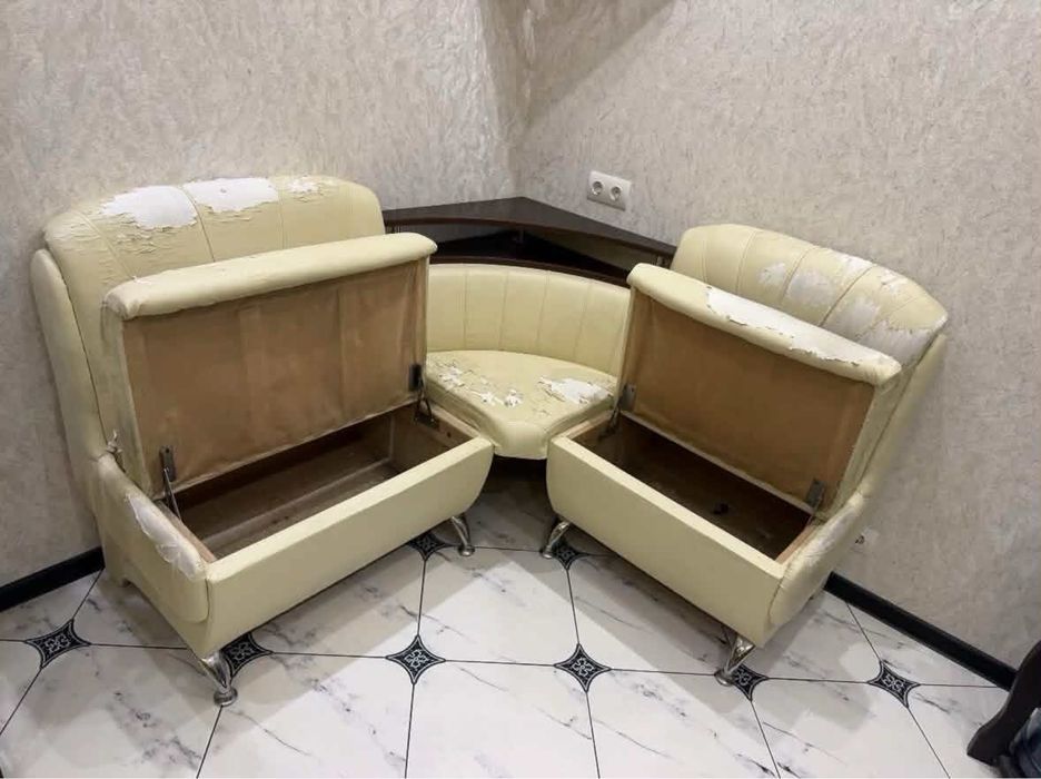 кухонний уголок під реставрацію