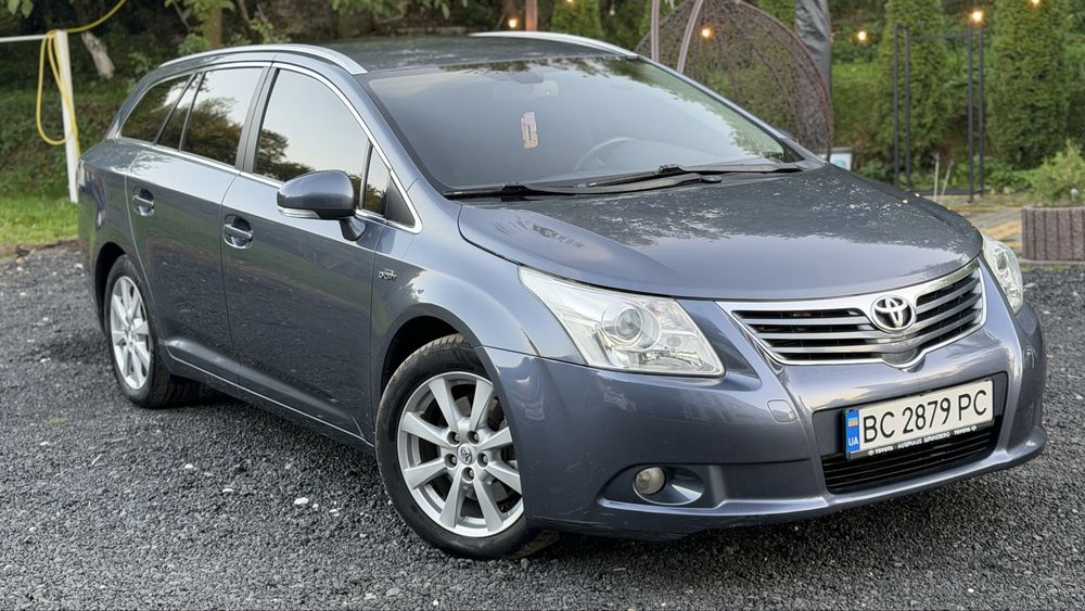 Toyota Avensis.