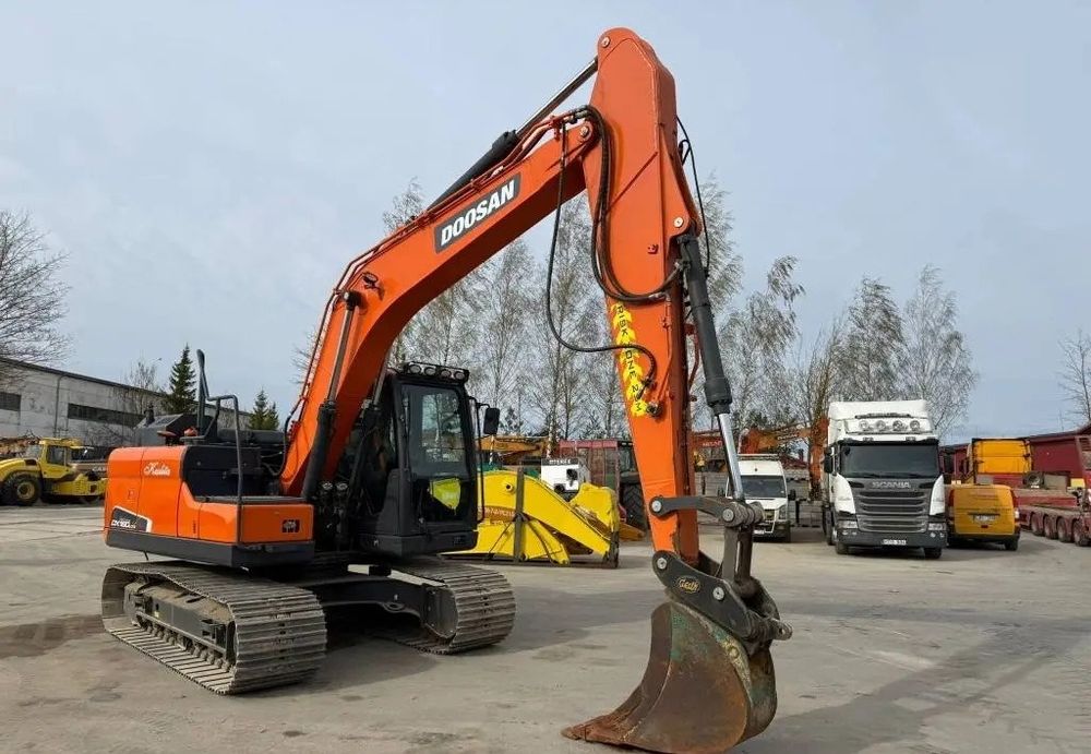 Гусеничний екскаватор Doosan DX160LC-5
