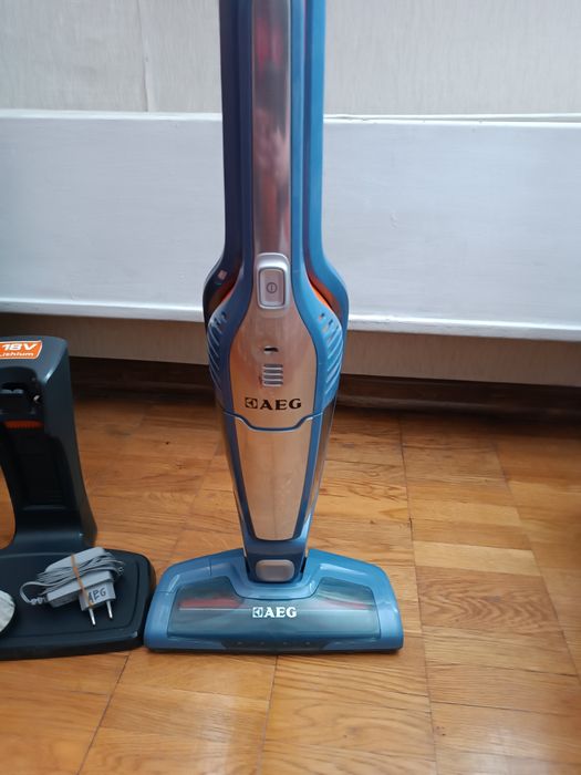 Пилесос AEG на запчастини!