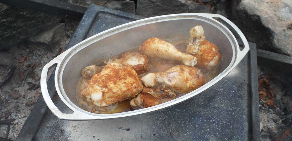 Witam.Sprzedam aluminiowy owalny garnek na ognisko.