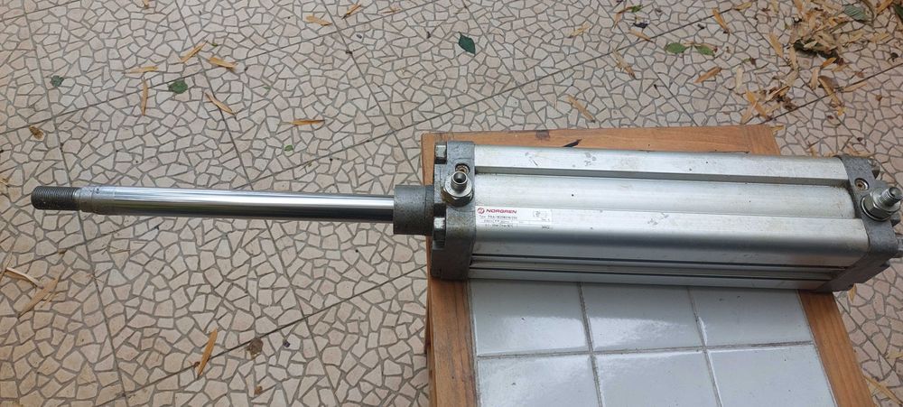 Pneumatic Jack478563425951436801