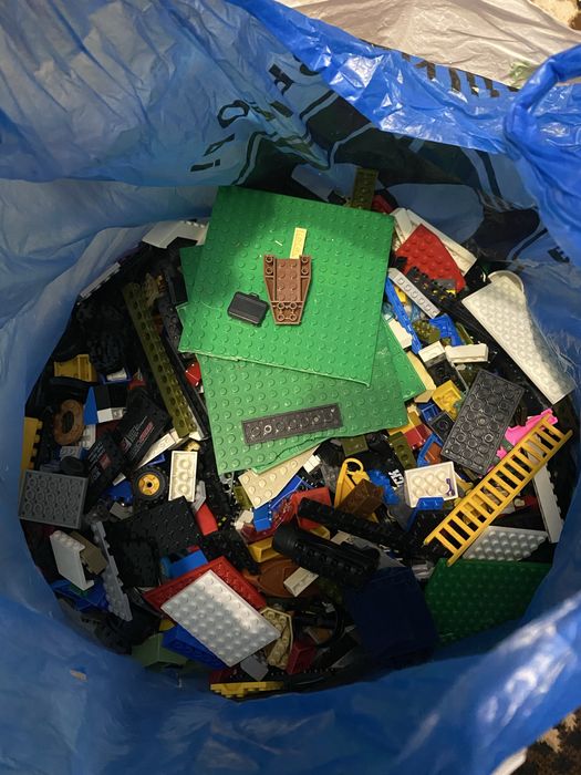 Конструктор ЛЕГО близько 5 кг.