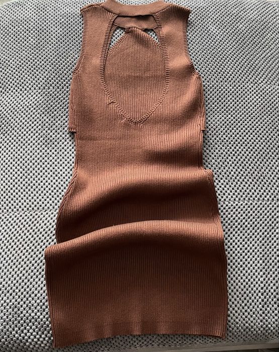 Сукня коричневого кольору