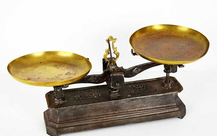 Balança Antiga com Dois Pratos