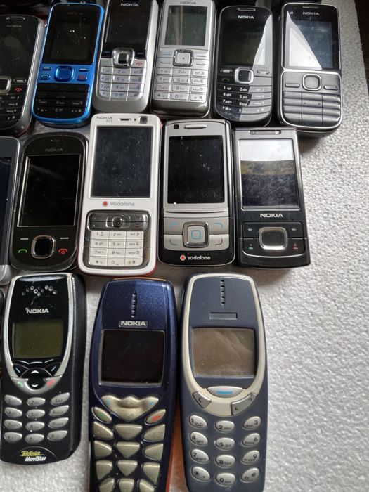 Lote de 28 telemoveis Nokia