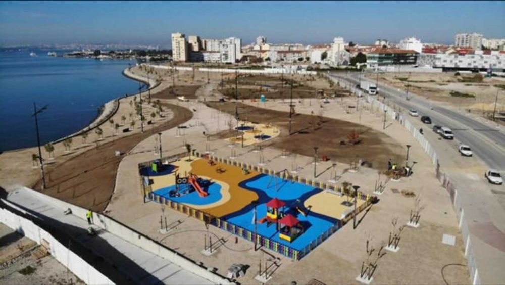 Apartamento T2, excelente exposição solar, situado no Barreiro