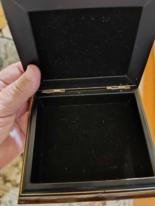 Лакированная большая  шкатулка .