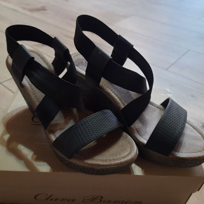 Buty na koturnie